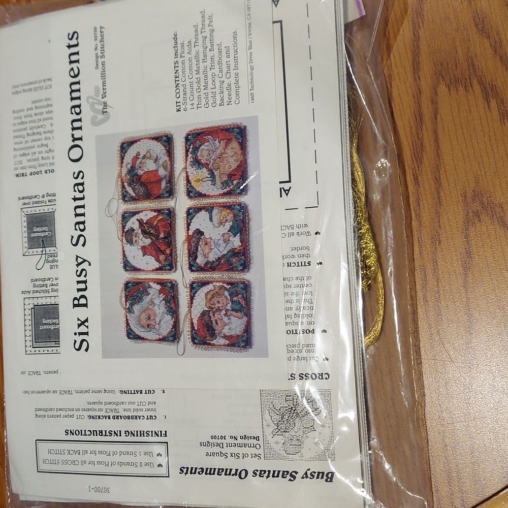 Six Busy Santas Ornaments Kit